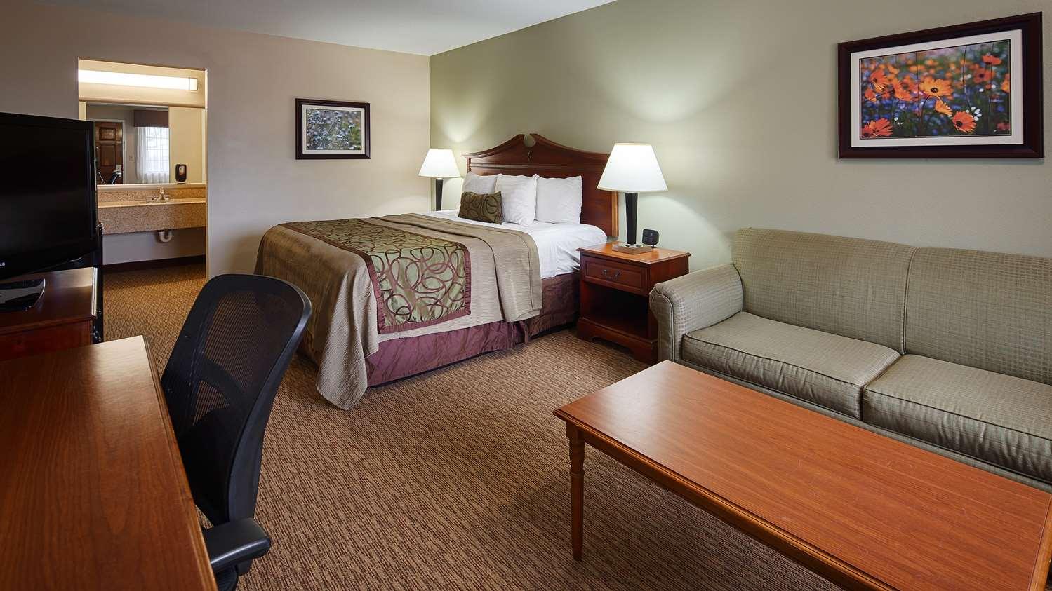 Best Western Inn Of Бренъм Екстериор снимка