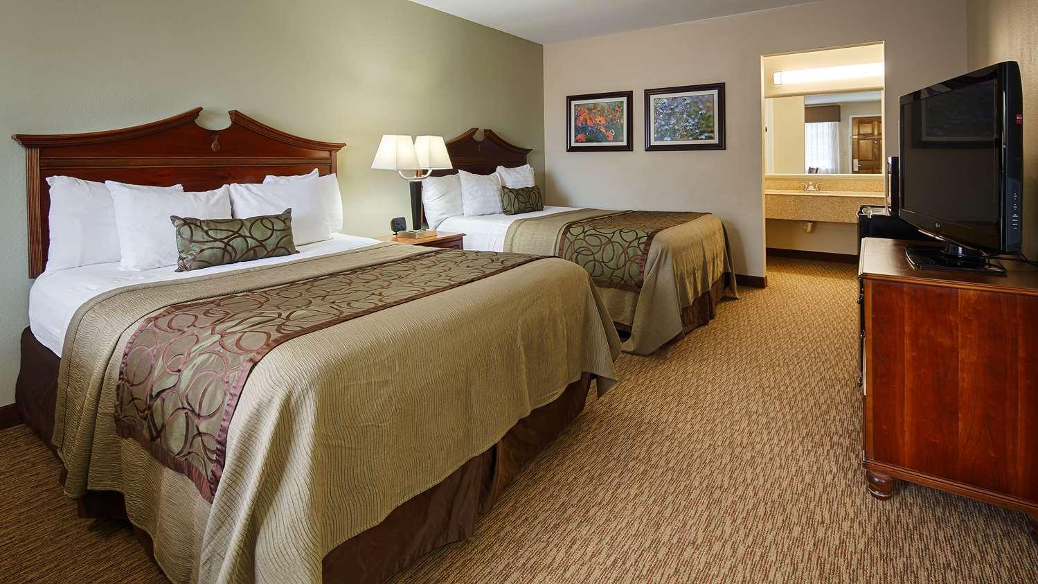 Best Western Inn Of Бренъм Екстериор снимка