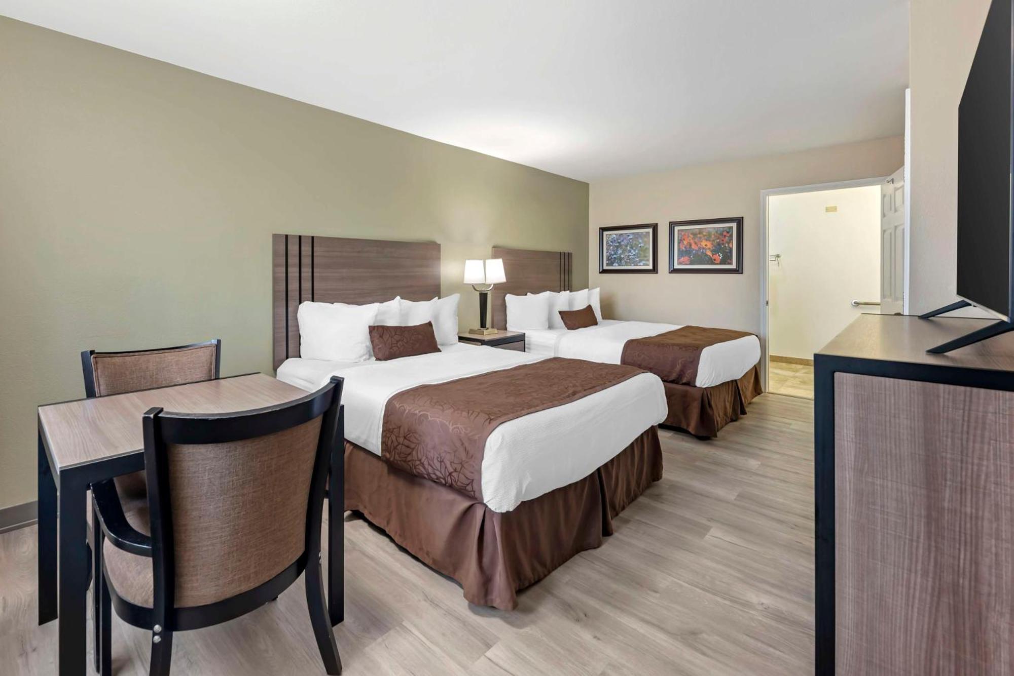 Best Western Inn Of Бренъм Екстериор снимка