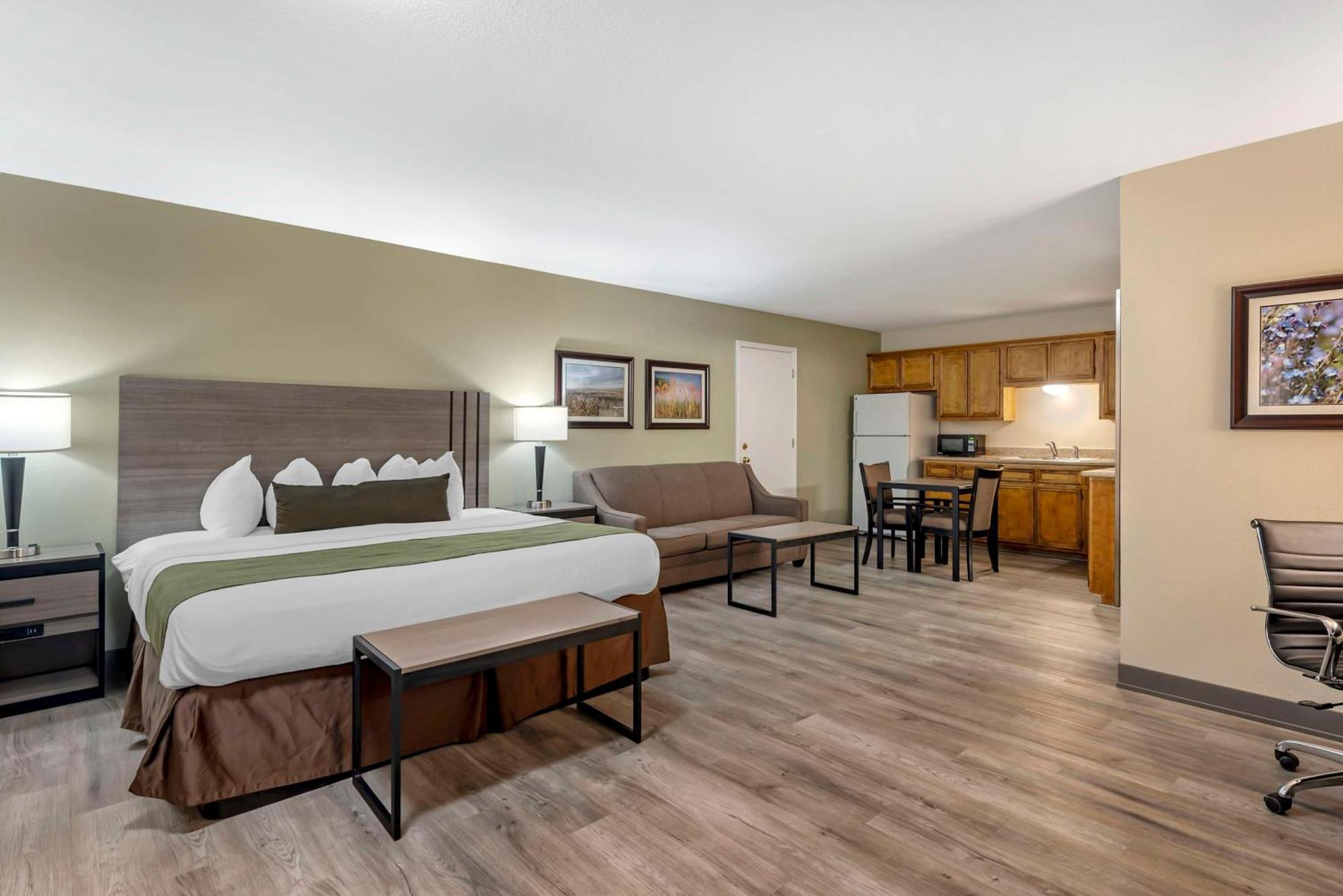 Best Western Inn Of Бренъм Екстериор снимка