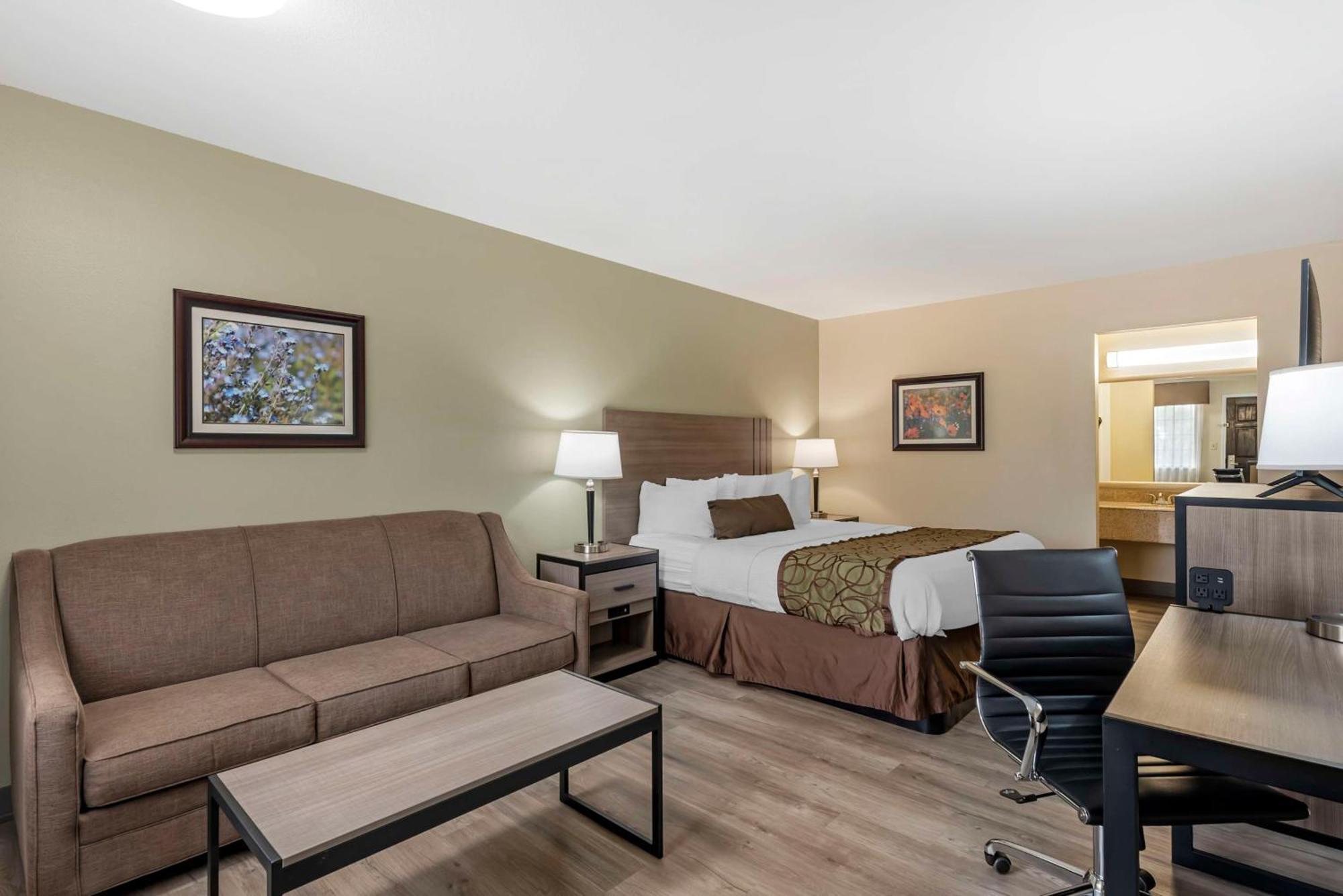 Best Western Inn Of Бренъм Екстериор снимка