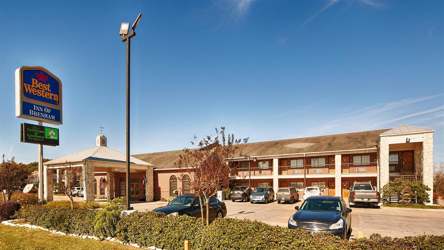 Best Western Inn Of Бренъм Екстериор снимка